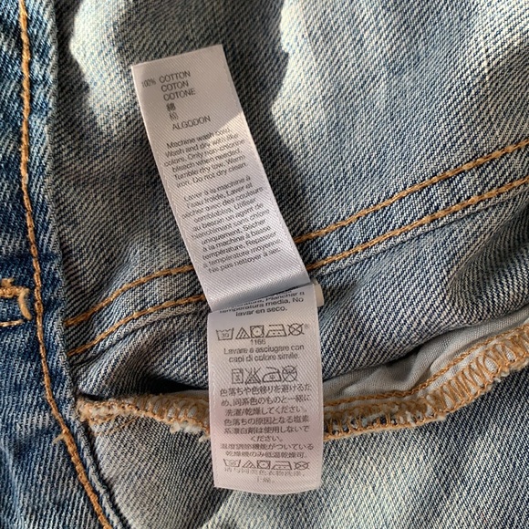 Gap Light Wash Distressed Denim Jean Jacket - Picture 5 of 5